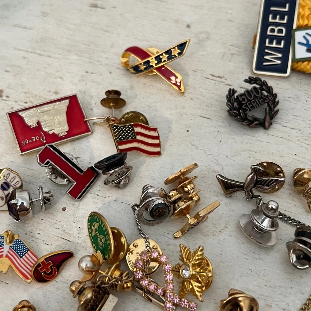 Lot vintage advertising & other pins tie tacks clips
